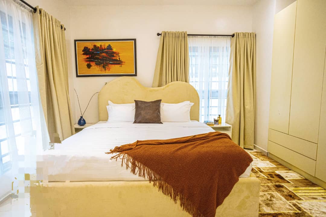 Exquisitely furnished 3 bedroom apartment